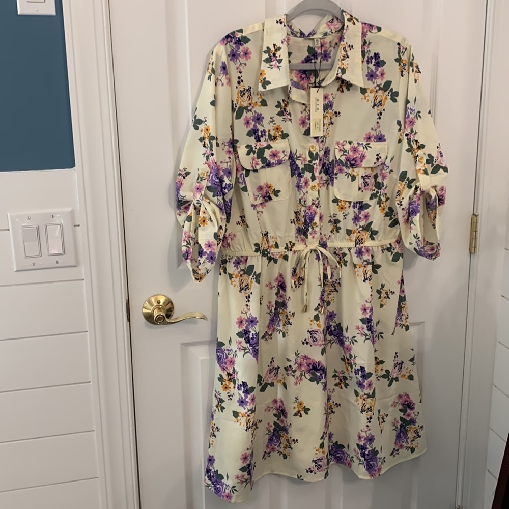 NWT MPH COLLECTION‎ FLORAL DRESS Size 3X (fits more like 2X)